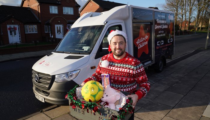 Jason Manford delivers food to families from Iceland to support Secret Santa campaign