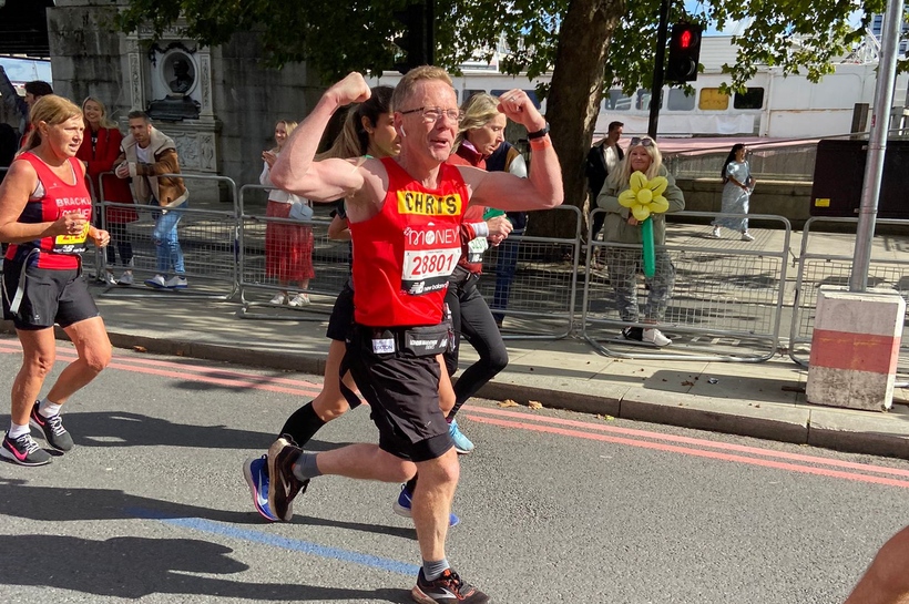 Male runner at the London Marathon 2021 in Action for Children vest